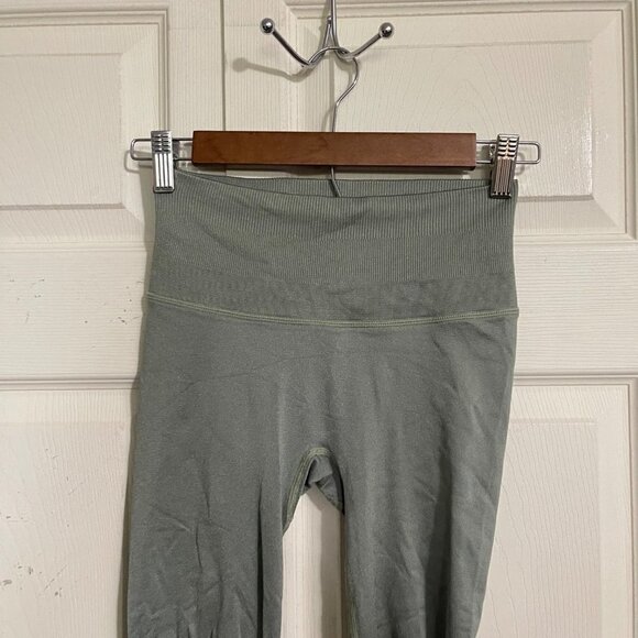 Victoria's Secret Womens Army Green Perforated Seamless Mid Rise Leggings XS - Picture 3 of 7